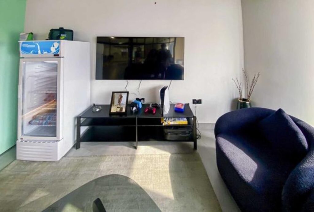 Full floor office for rent in I Rise Tower, Barsha Heights (Tecom)