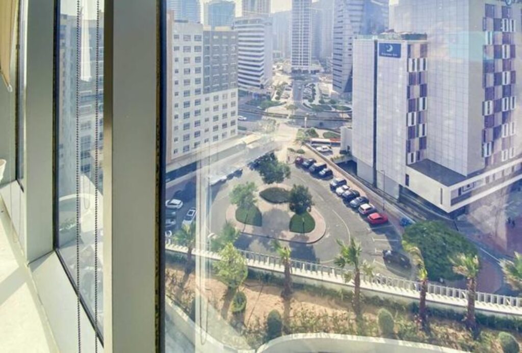 Full floor office for rent in I Rise Tower, Barsha Heights (Tecom)