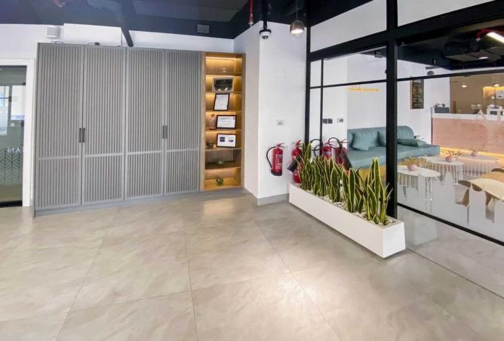 Full floor office for rent in I Rise Tower, Barsha Heights (Tecom)