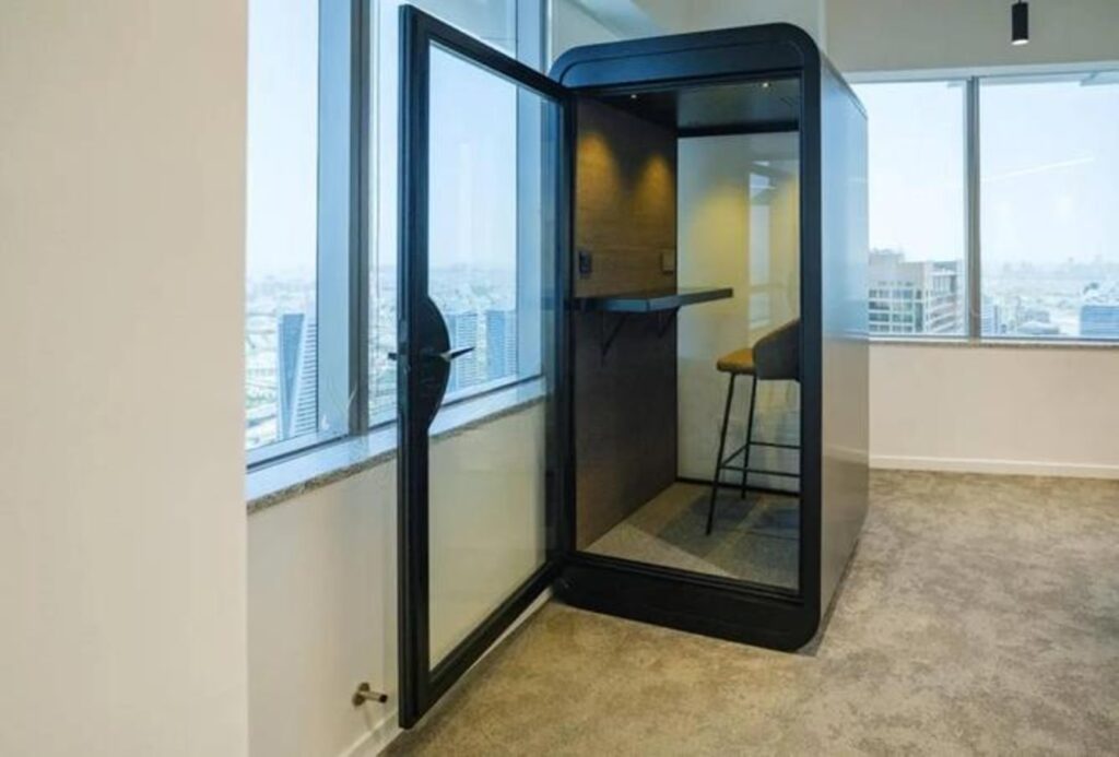 Furnished office for rent in Al Salam Tower, Dubai Media City