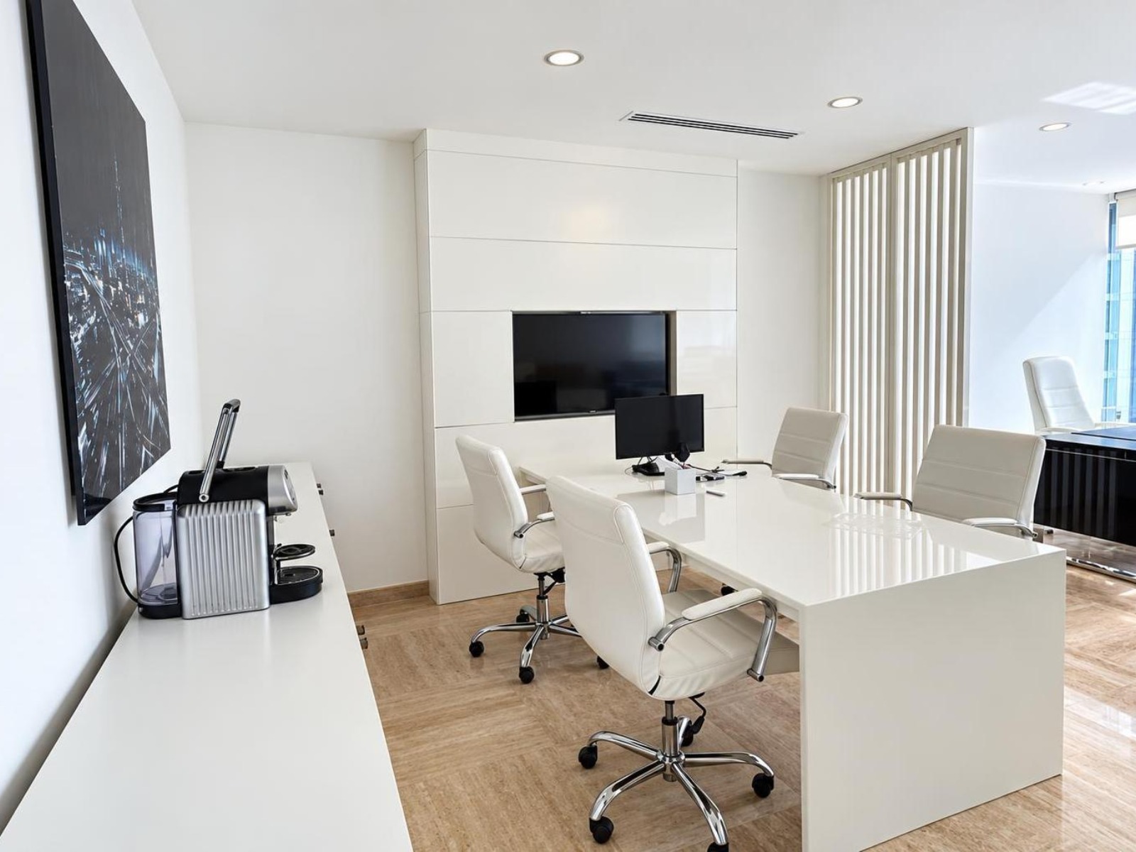 Office for Rent in The Binary Tower, Dubai - reception and layout