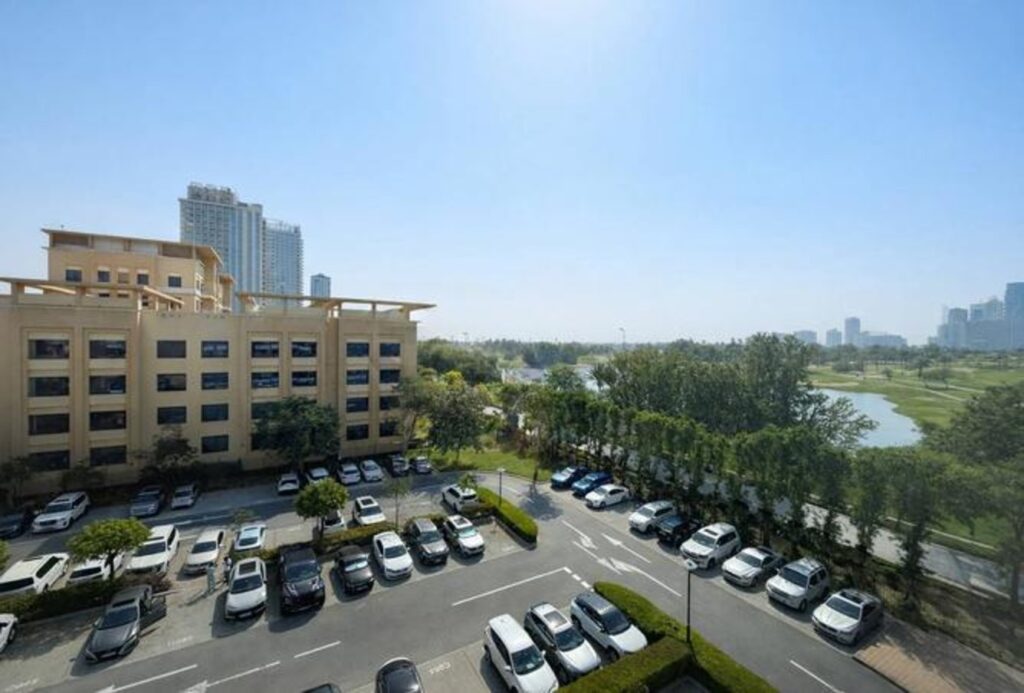 Furnished office for rent in Emaar Business Park Building 1, Sheikh Zayed Road