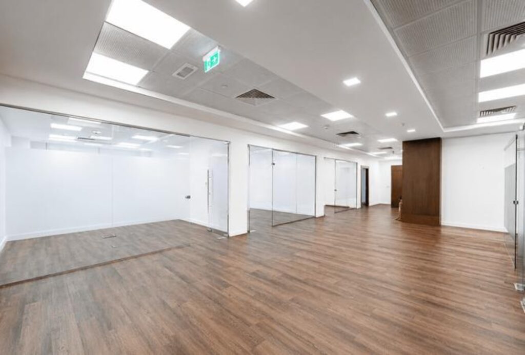 High-end office for rent in Emaar Square Building 4, Downtown Dubai