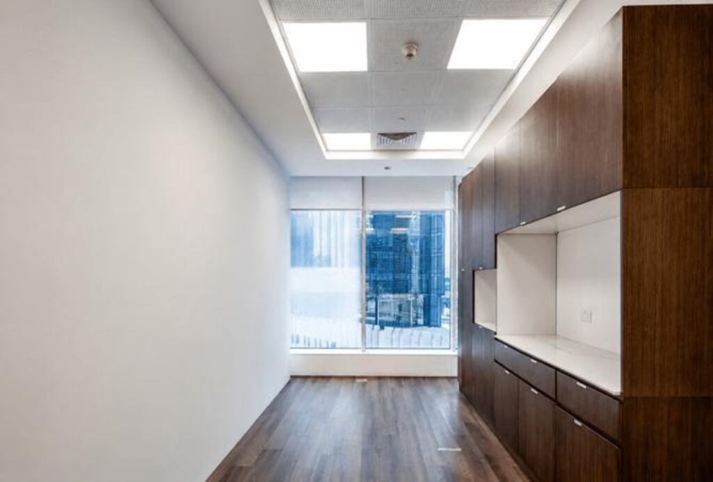 High-end office for rent in Emaar Square Building 4, Downtown Dubai