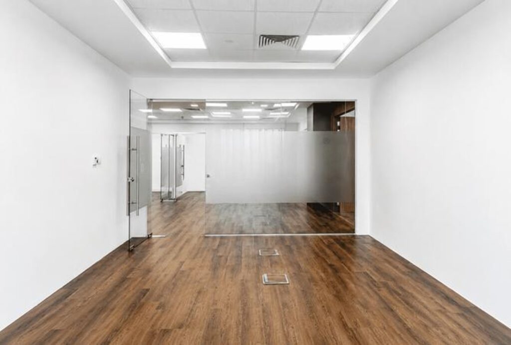 High-end office for rent in Emaar Square Building 4, Downtown Dubai