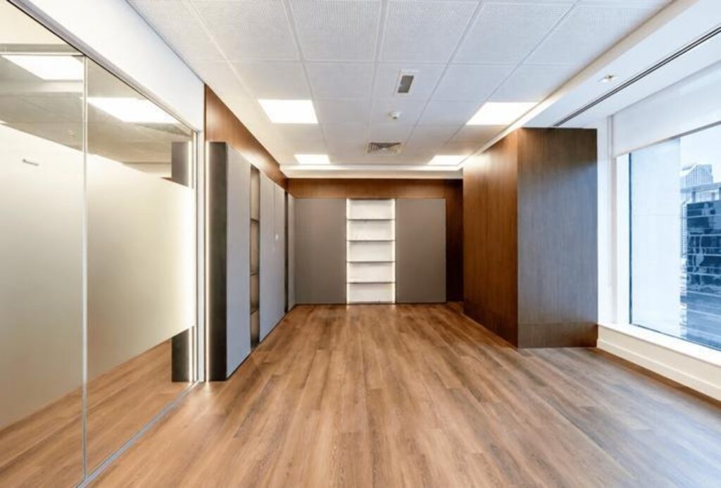 High-end office for rent in Emaar Square Building 4, Downtown Dubai
