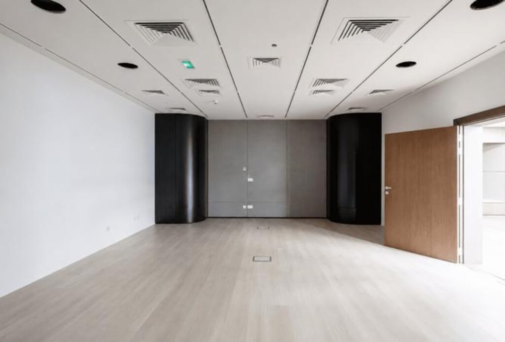 High-end office for rent in Emaar Square Building 4, Downtown Dubai