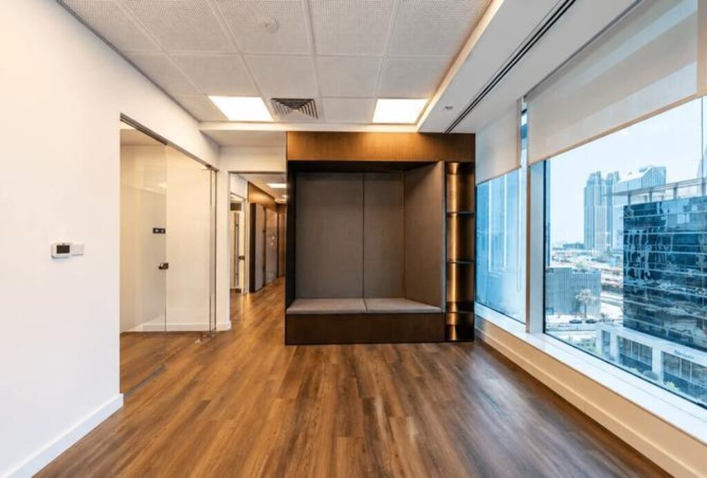 High-end office for rent in Emaar Square Building 4, Downtown Dubai