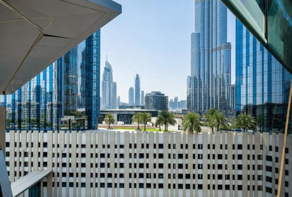 High-end office for rent in Emaar Square Building 4, Downtown Dubai
