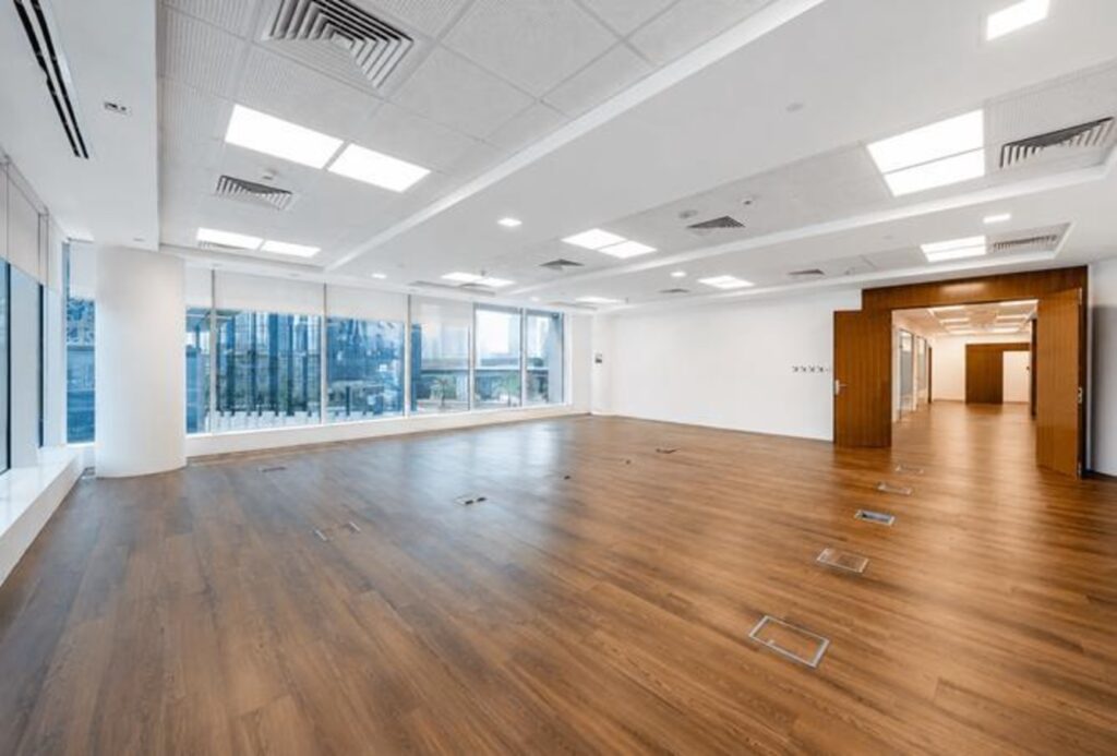 High-end office for rent in Emaar Square Building 4, Downtown Dubai