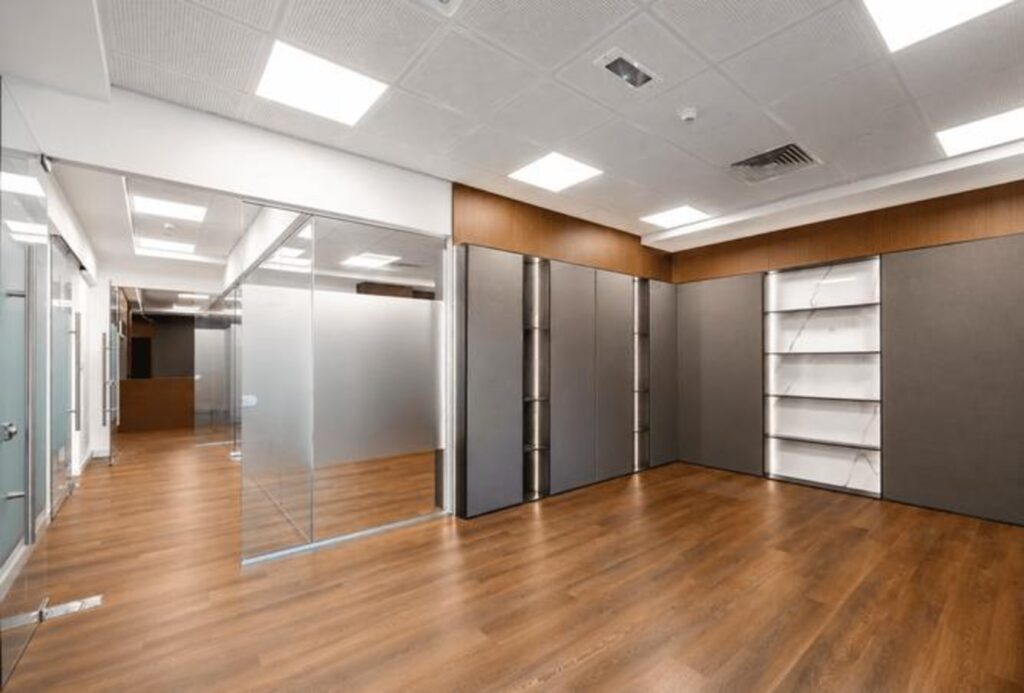 High-end office for rent in Emaar Square Building 4, Downtown Dubai