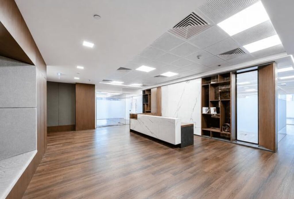 High-end office for rent in Emaar Square Building 4, Downtown Dubai