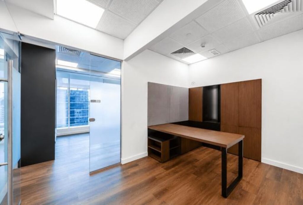High-end office for rent in Emaar Square Building 4, Downtown Dubai