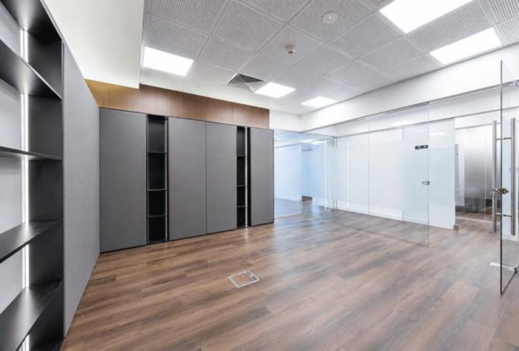 High-end office for rent in Emaar Square Building 4, Downtown Dubai