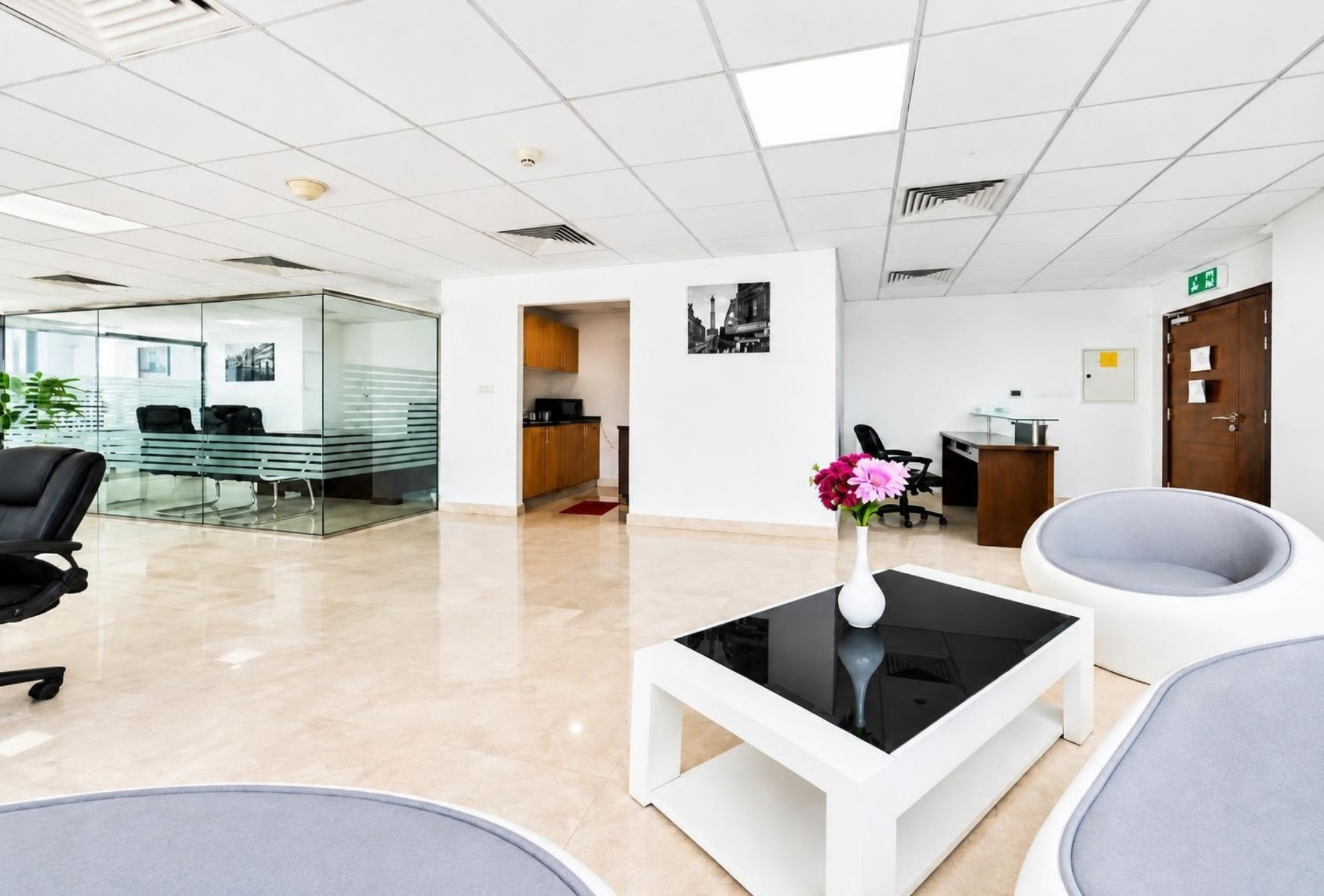 Furnished office interior in Jumeirah Bay X2, JLT Cluster X – photo 3
