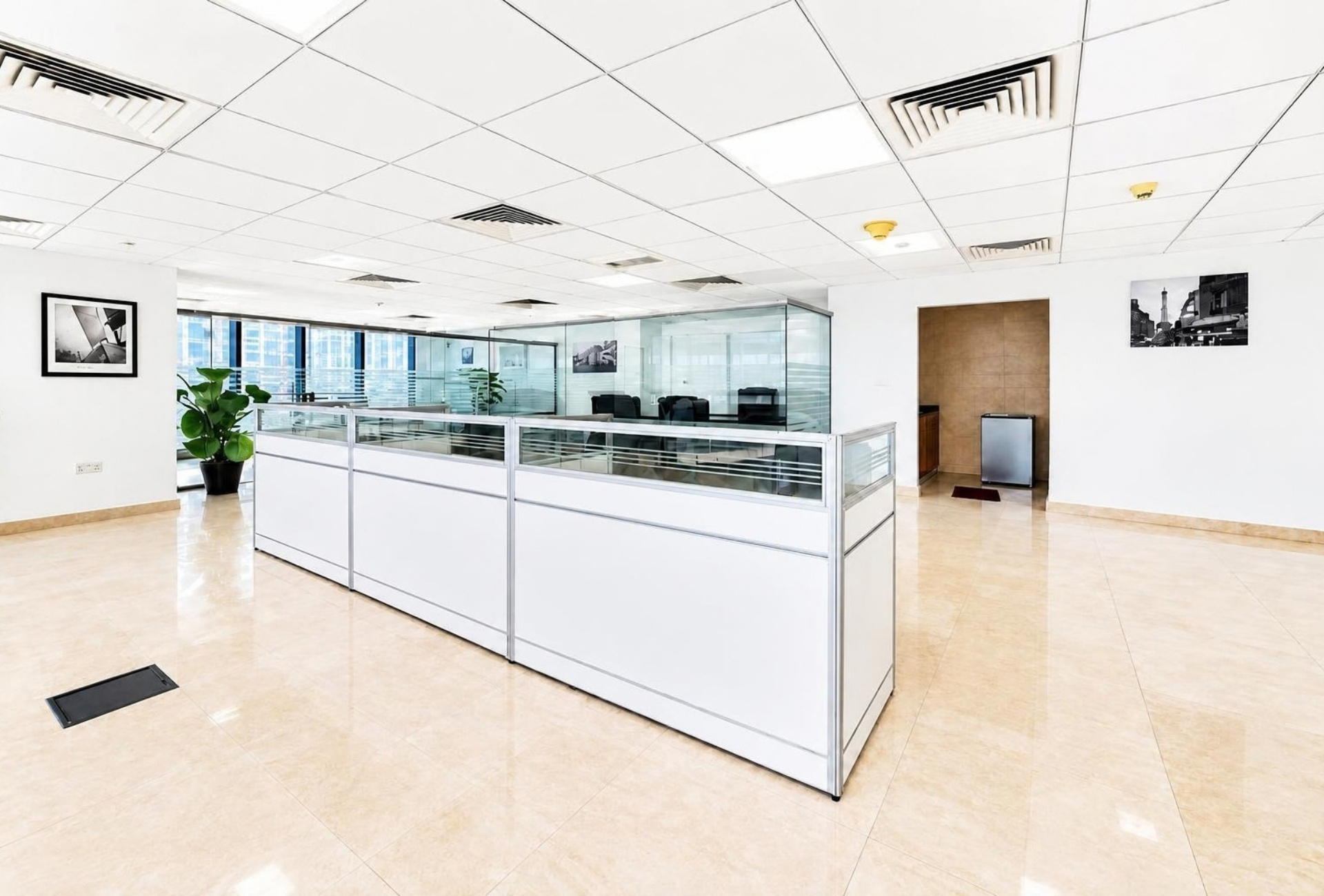 Furnished office interior in Jumeirah Bay X2, JLT Cluster X – photo 4