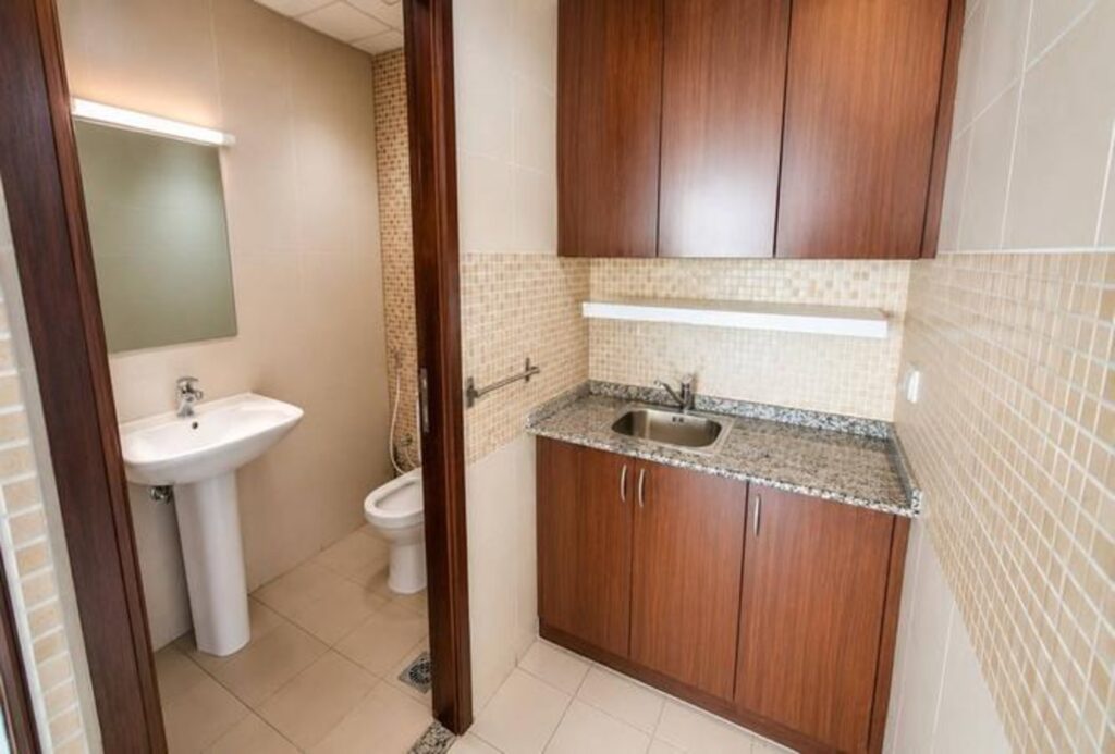 Fully fitted high floor office for rent in The Burlington, Business Bay