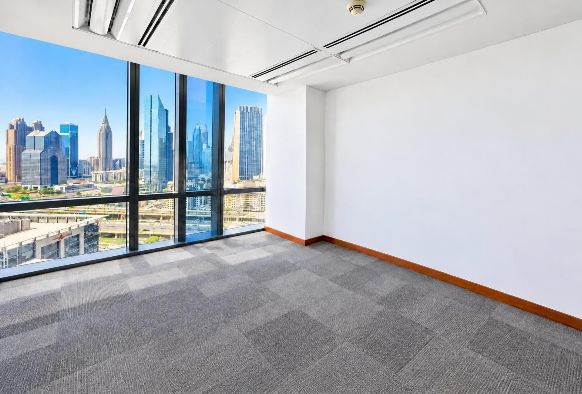 Boulevard Plaza 1 corner office with skyline view