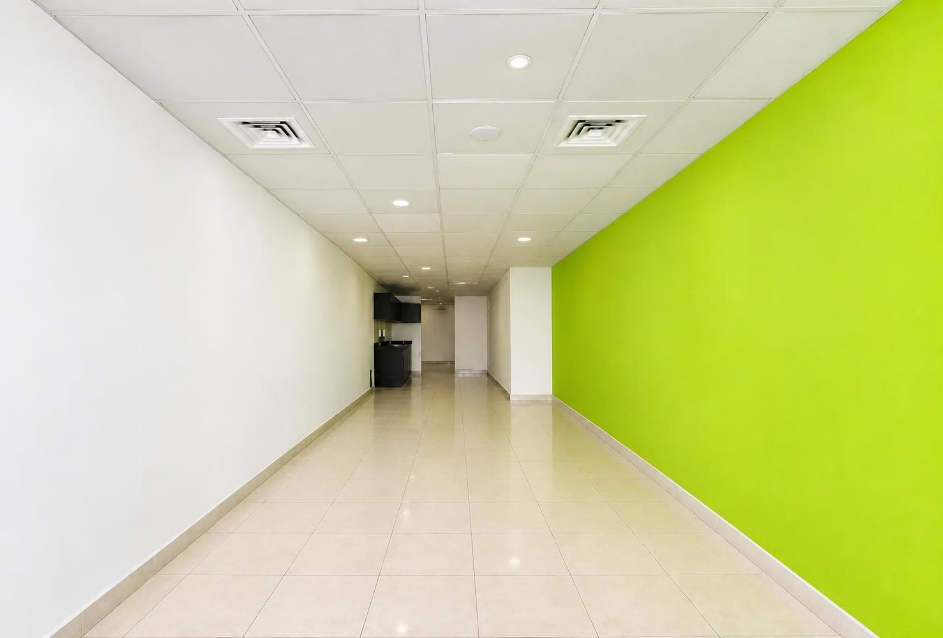 Corridor with green wall in Boulevard Plaza 2 office