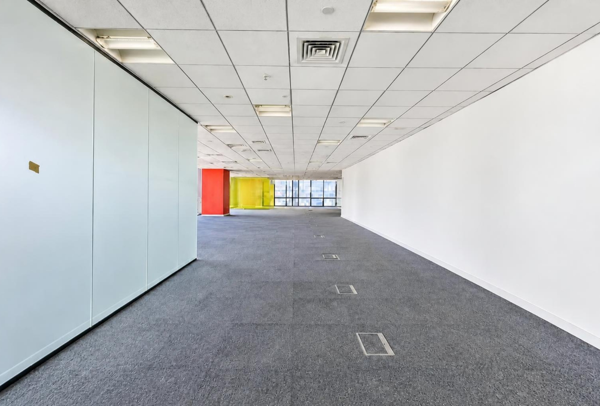 Open floor plate in Boulevard Plaza 2 office
