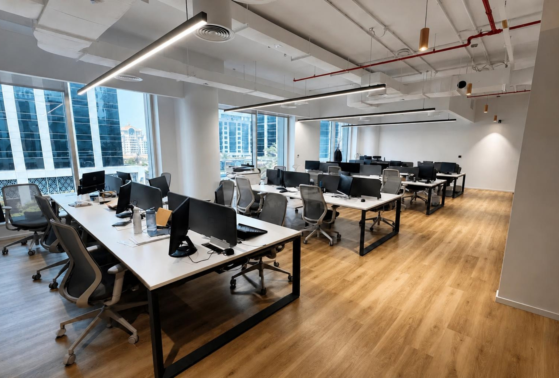 Furnished workstations in the Emaar Square Building 3 office, Downtown Dubai