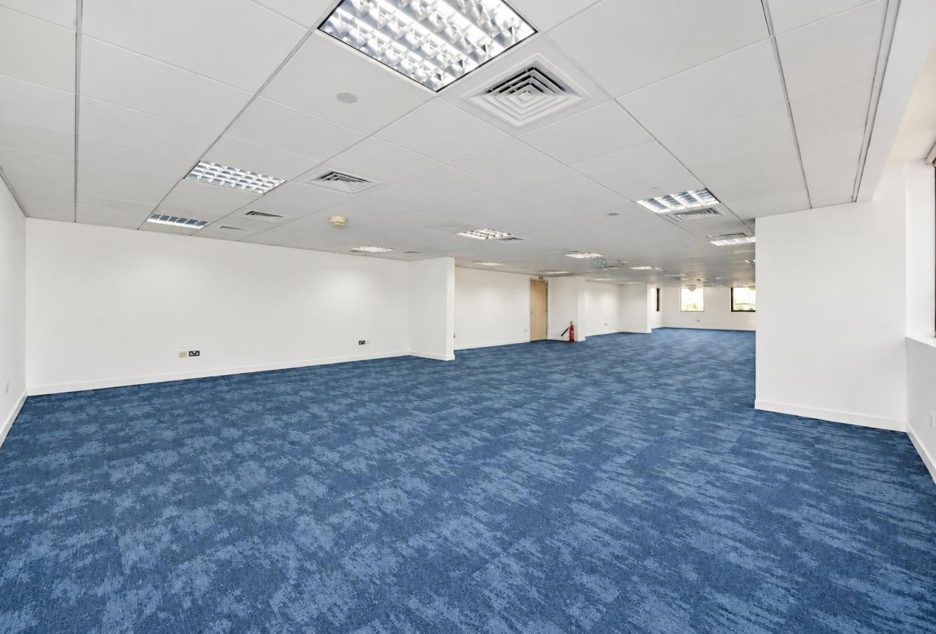 Furnished office in Arenco Apartments Building 2, Dubai Investment Park – photo 2