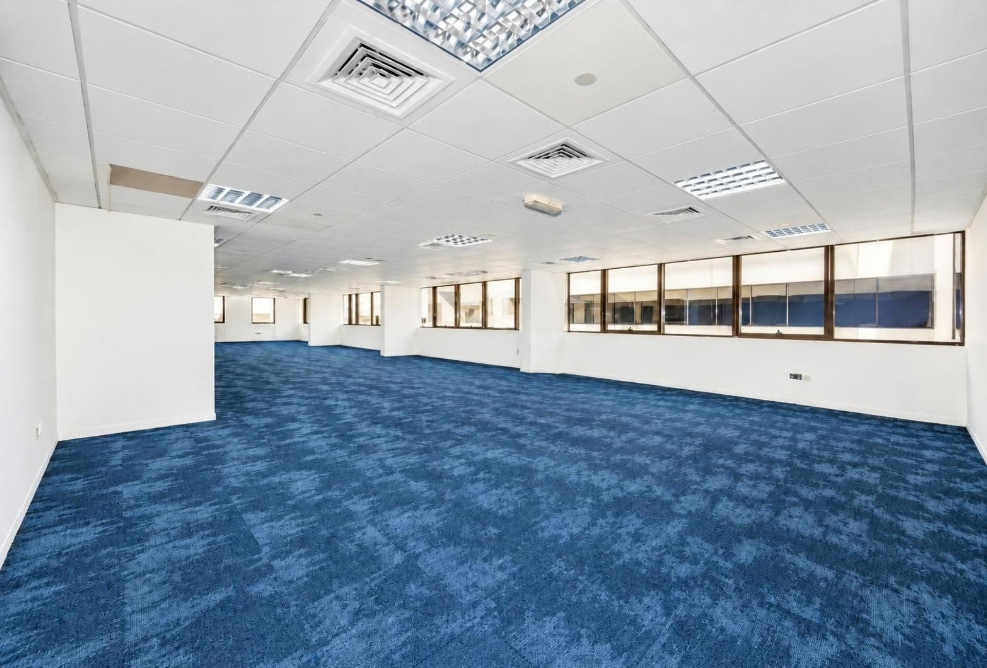 Furnished office in Arenco Apartments Building 2, Dubai Investment Park – photo 3