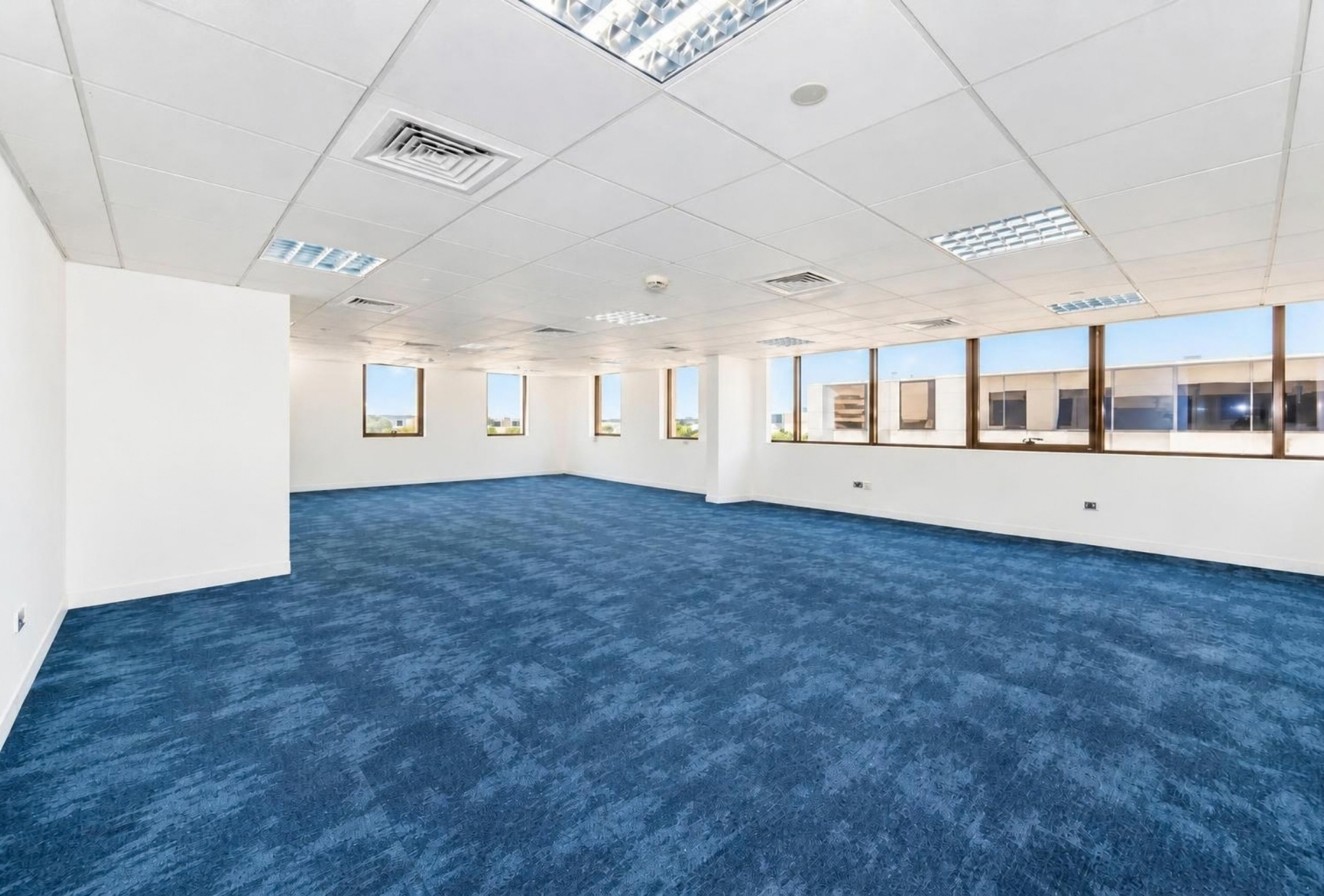 Furnished office in Arenco Apartments Building 2, Dubai Investment Park – photo 4