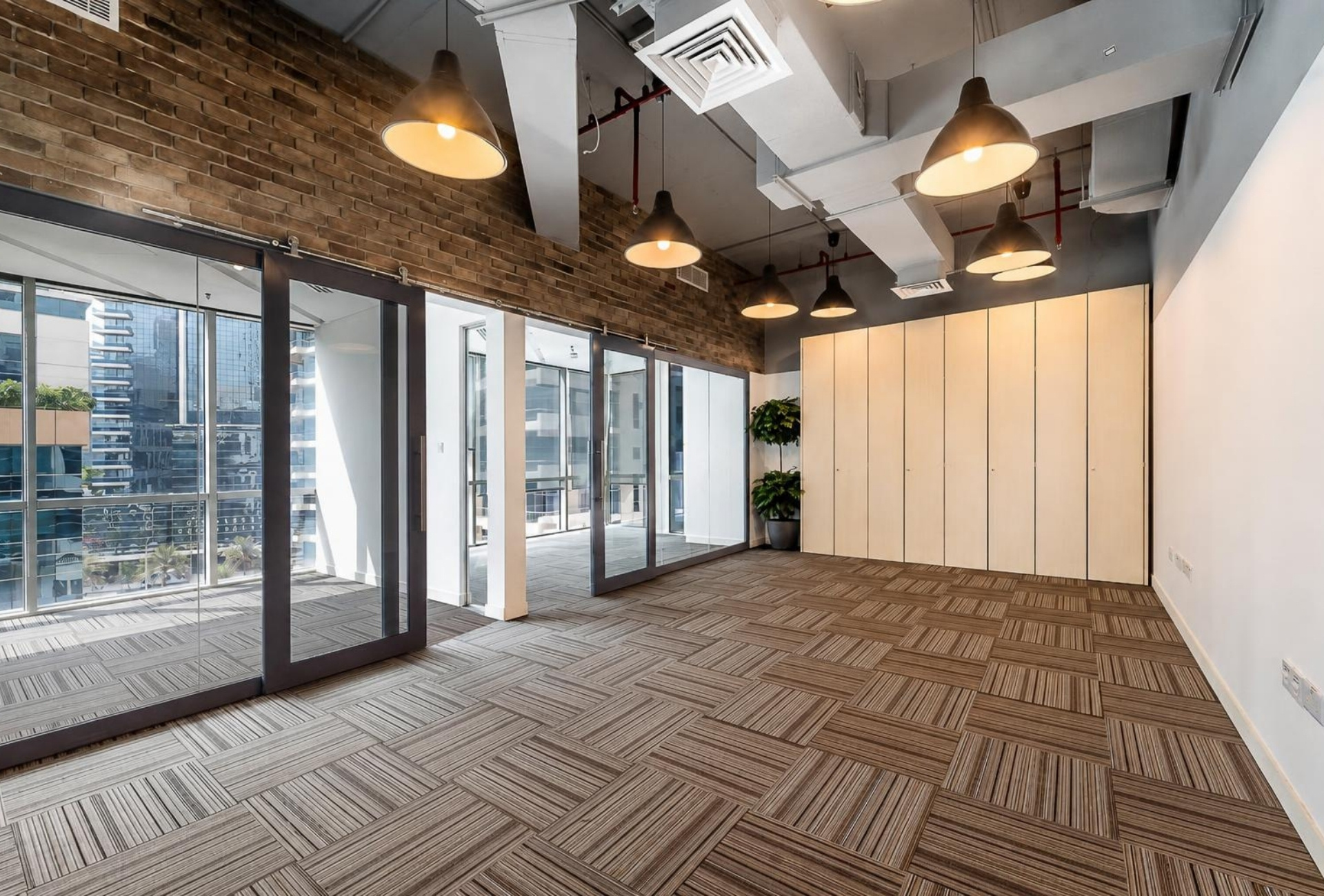 Open plan office with meeting rooms in Bay Square Building 6