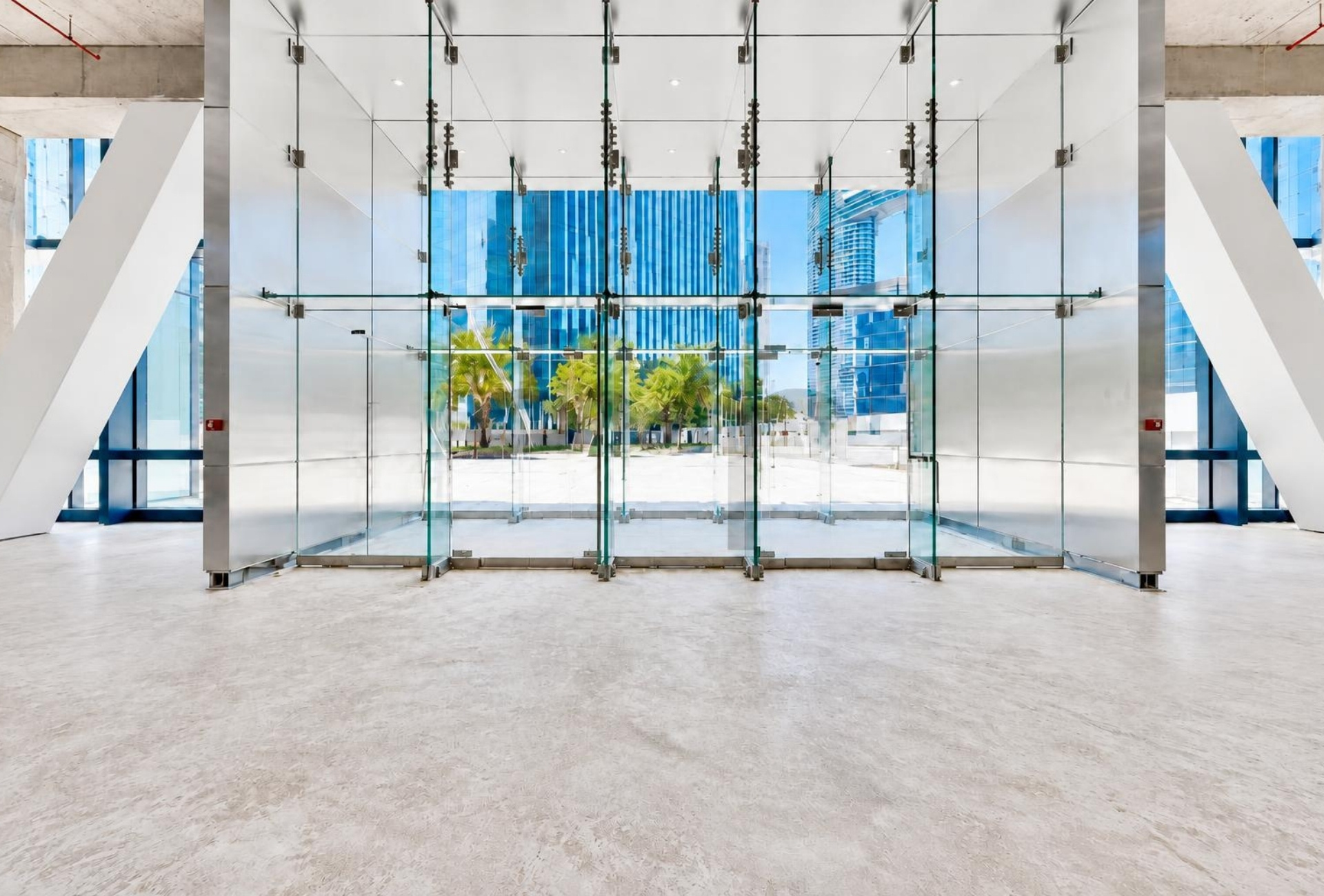 Glazed entrance hall in Boulevard Plaza 1 Downtown Dubai