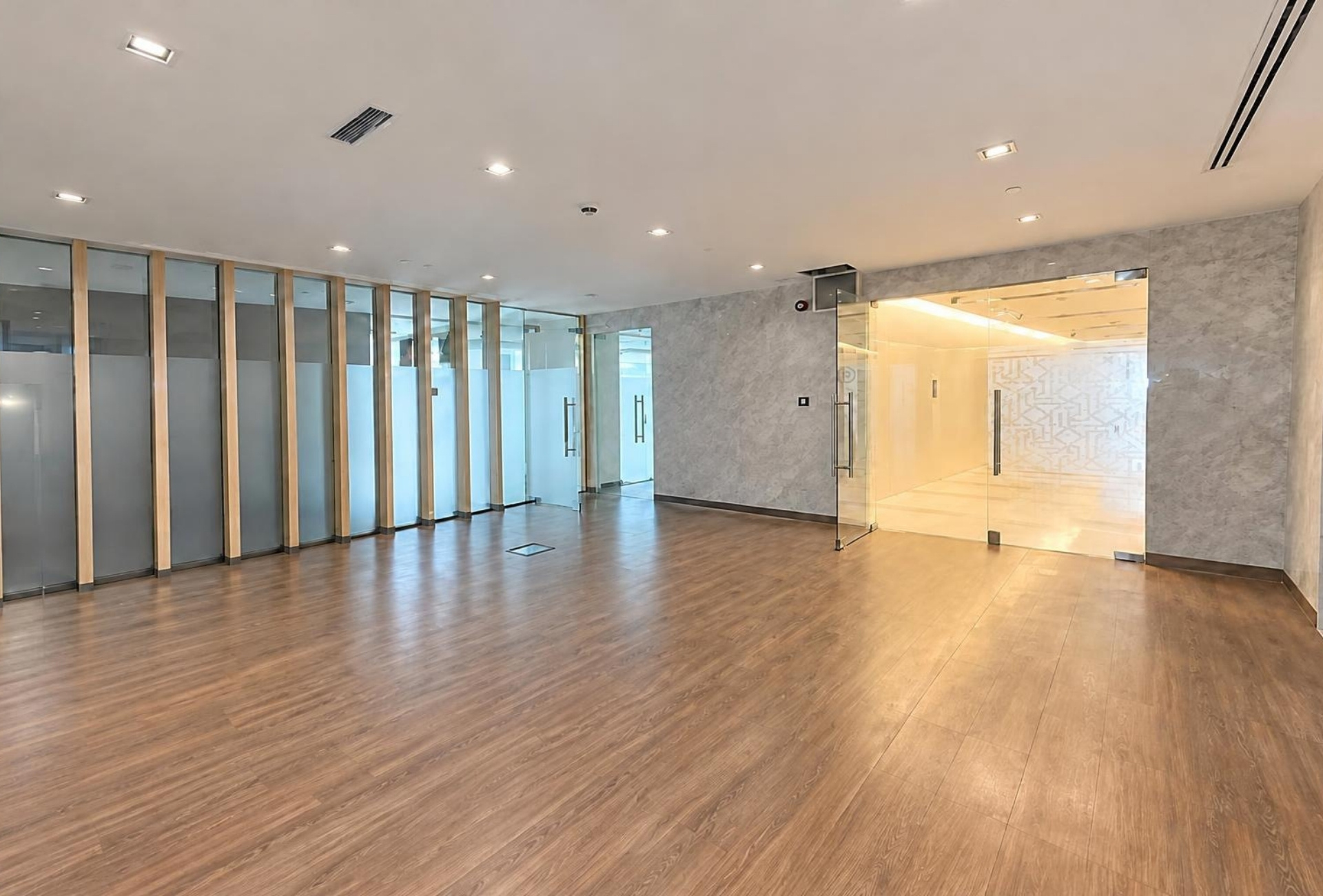 Reception and open floor in Boulevard Plaza 2 office