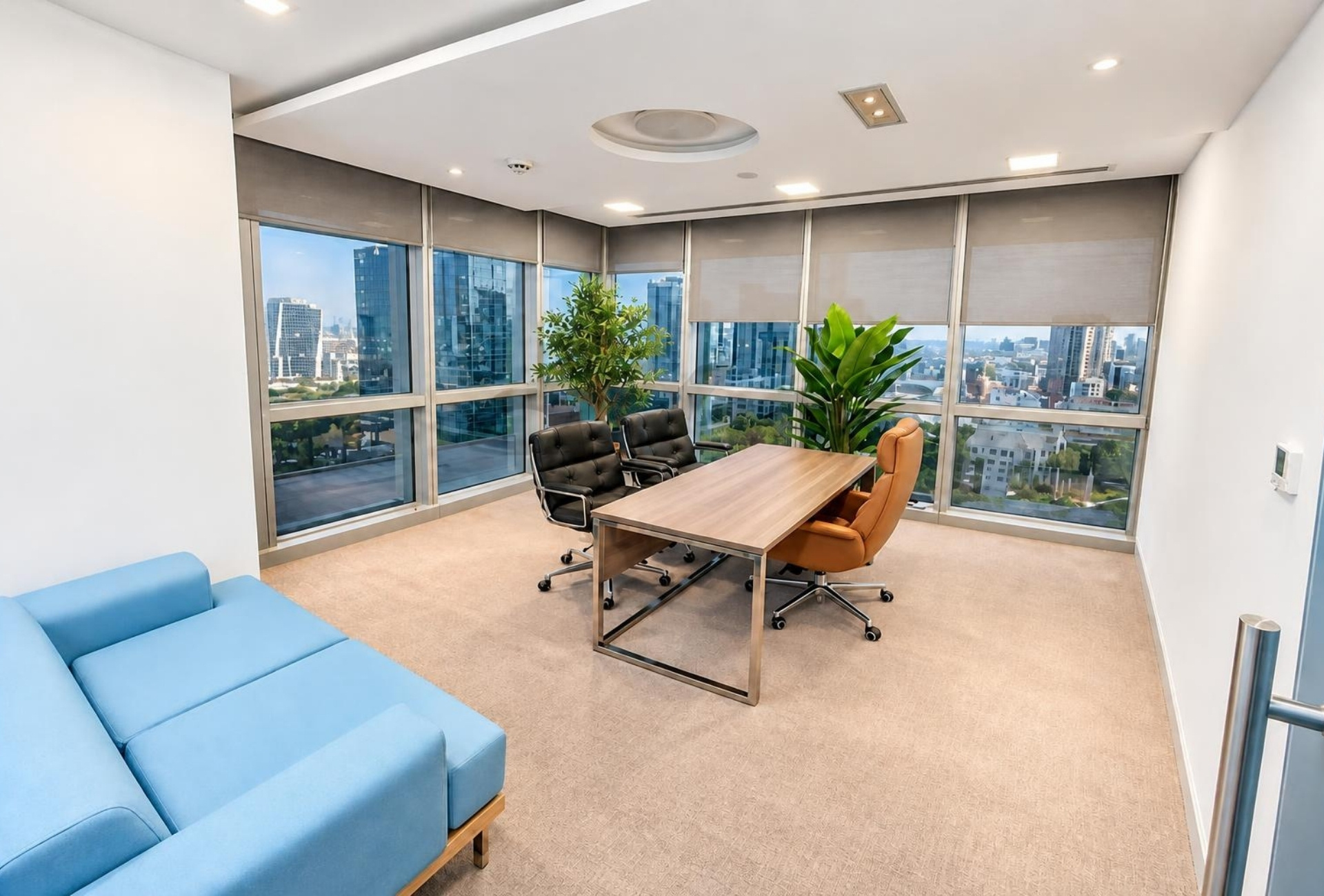 Private office with city views in Marina Plaza