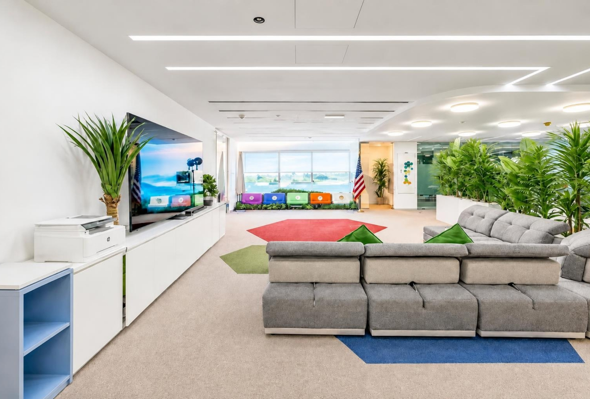 Lounge area in Marina Plaza office