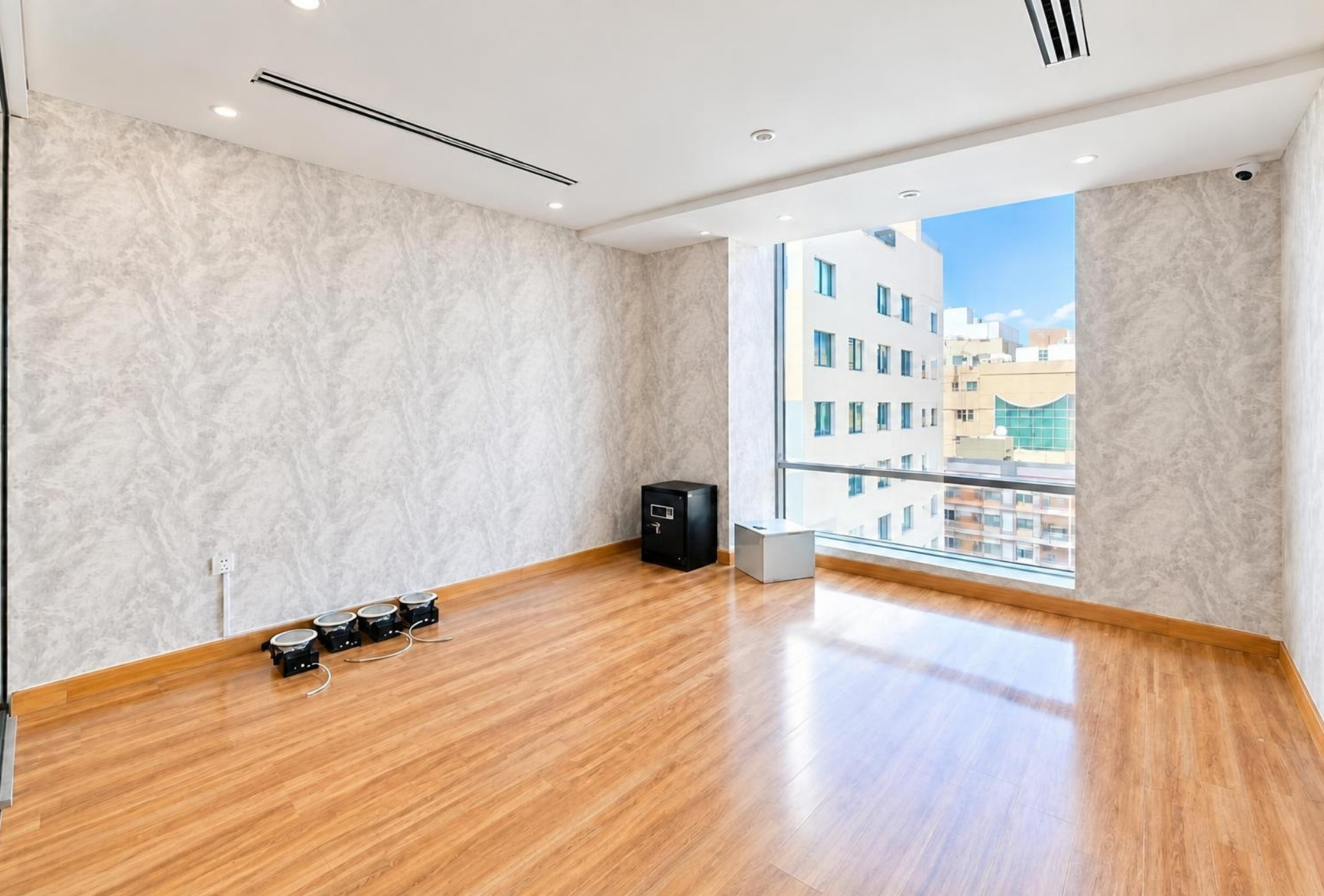 Private room with window in Rigga Business Center office for rent
