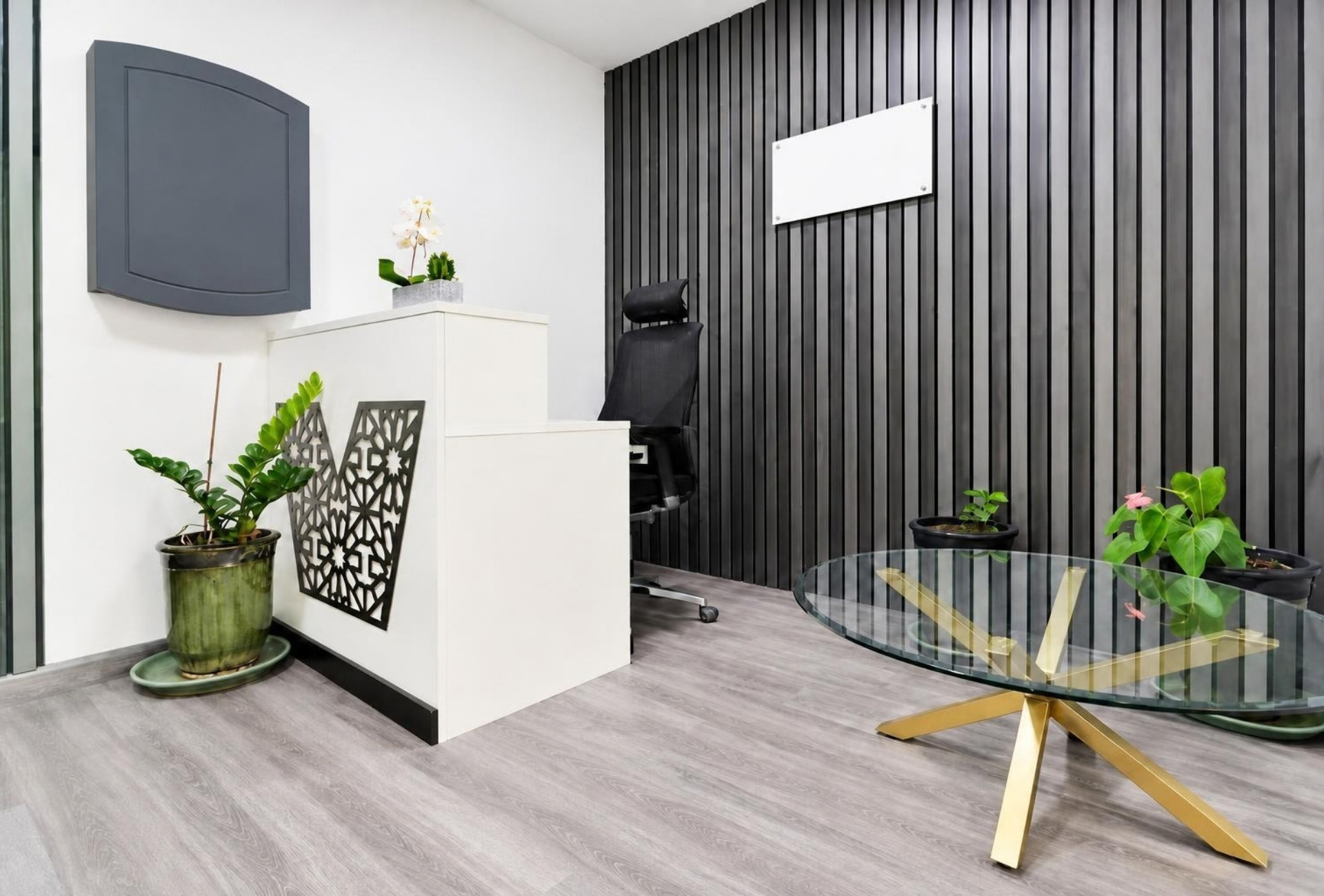 Furnished office interior in The Prism, Business Bay – photo 2