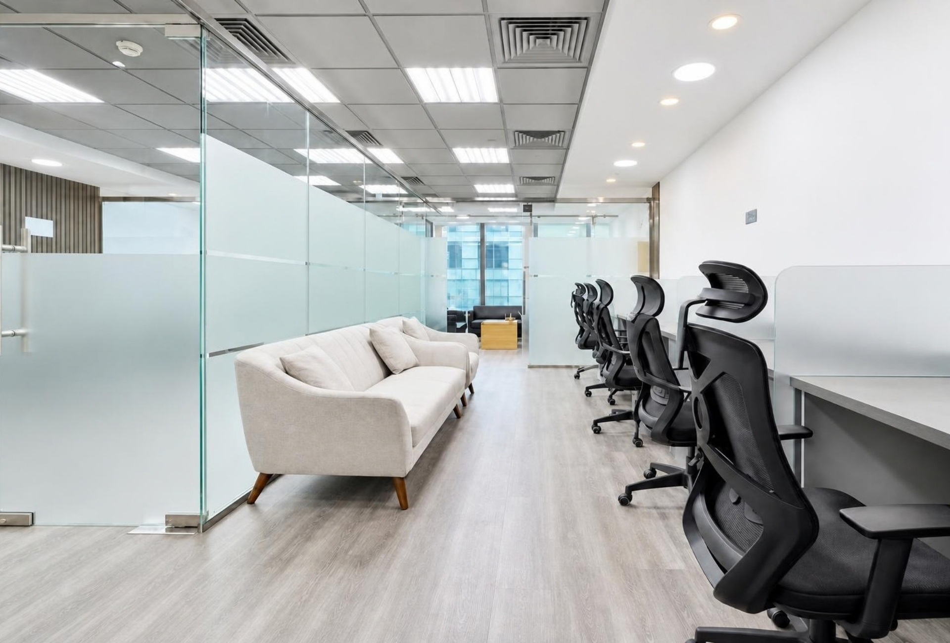 Furnished office interior in The Prism, Business Bay – photo 4