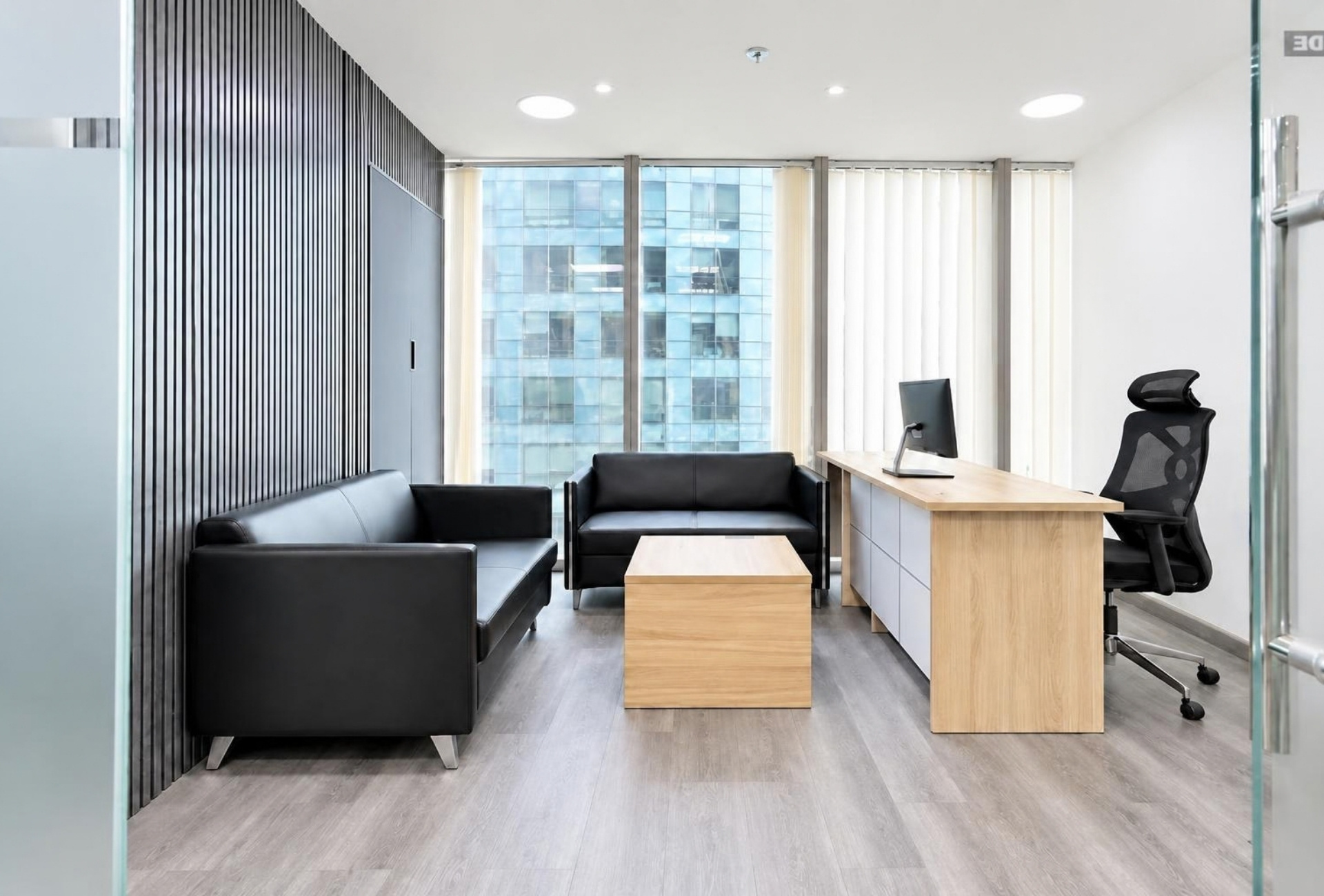 Furnished office interior in The Prism, Business Bay – photo 5