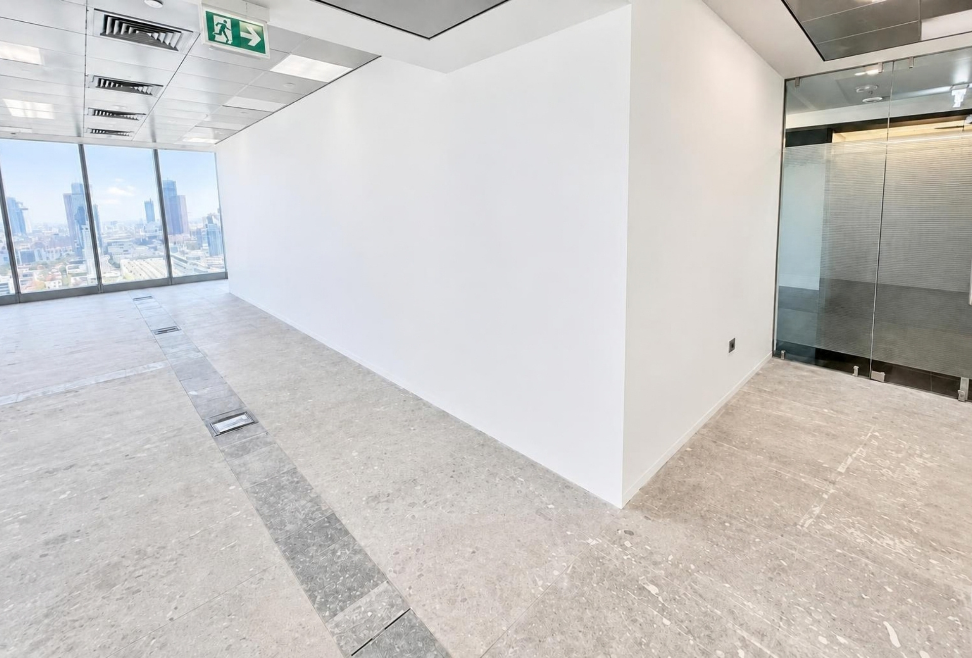 Panoramic view shell and core office in Arenco Tower, Dubai Internet City – photo 6