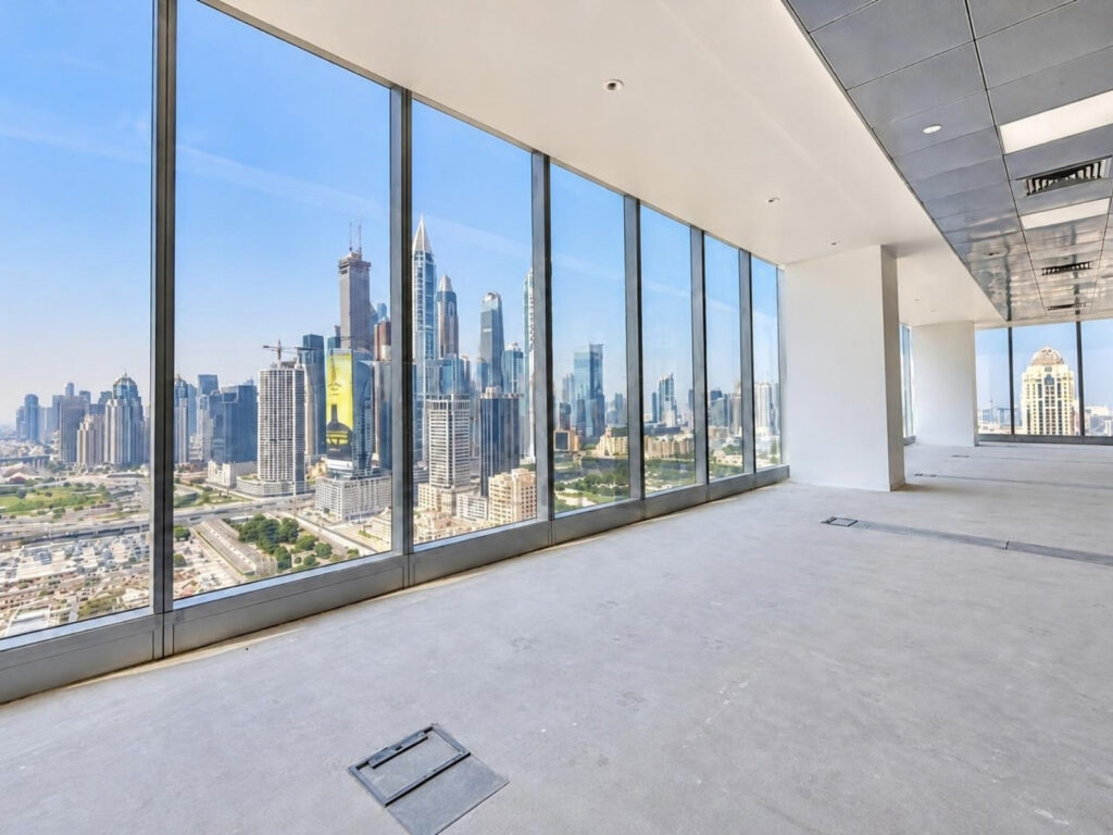 Panoramic view office for rent in Arenco Tower, Dubai Internet City – floor-to-ceiling windows