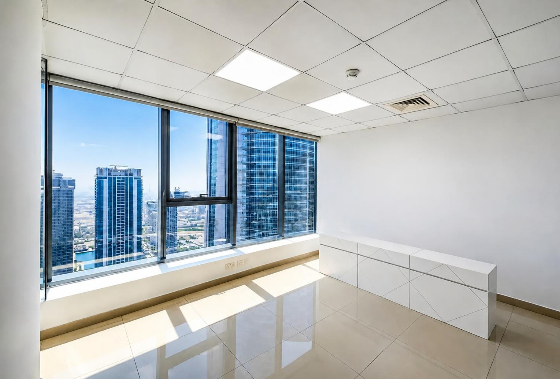 Corner office with Jumeirah Lake Towers view in Platinum Tower